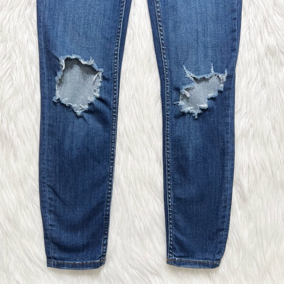 Free People Distressed Busted Knee Medium Wash Mid Rise Cropped Skinny Jeans - Picture 4 of 11